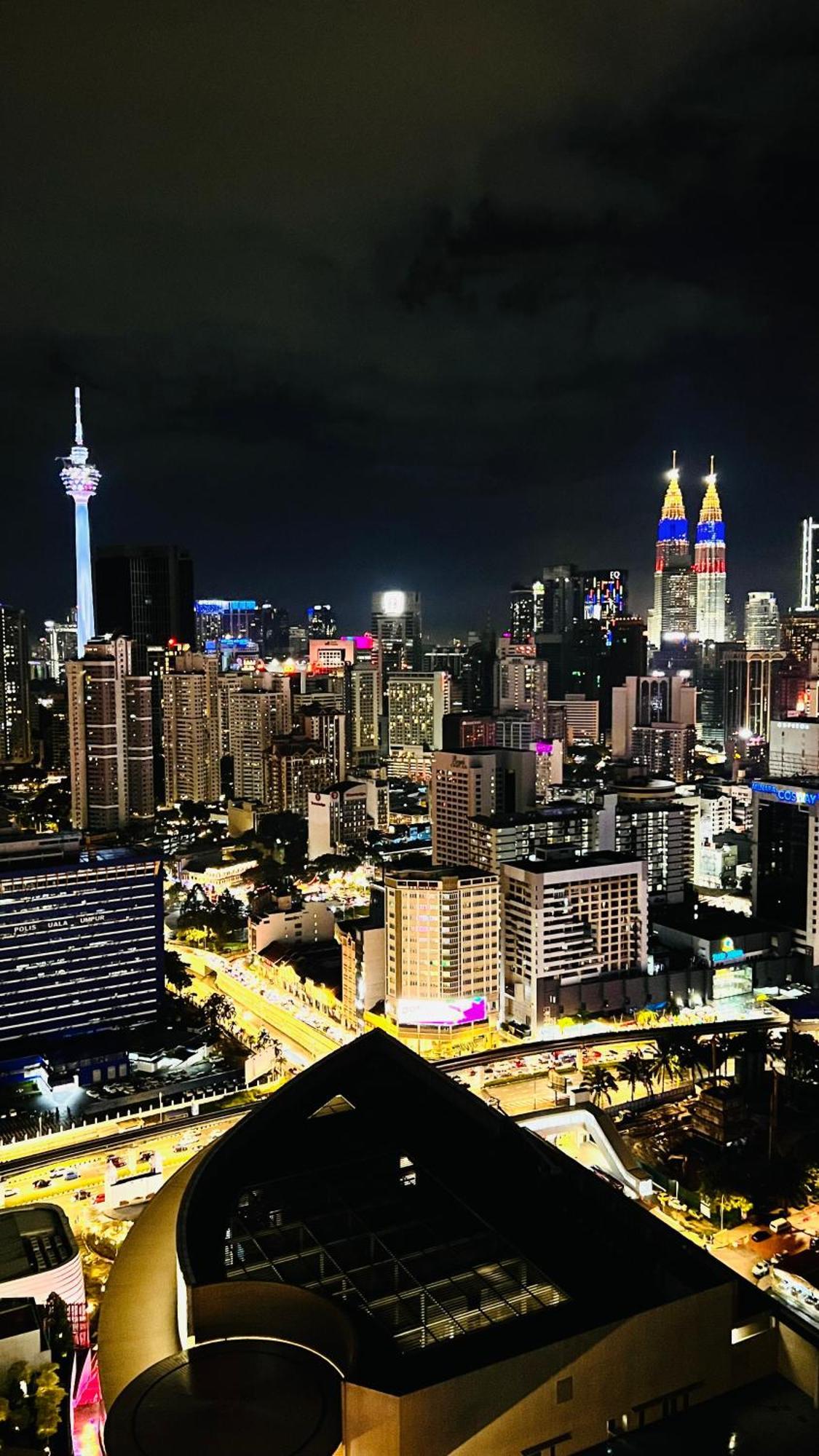 Regal Residences At Berjaya Times Square Kuala Lumpur Exterior foto